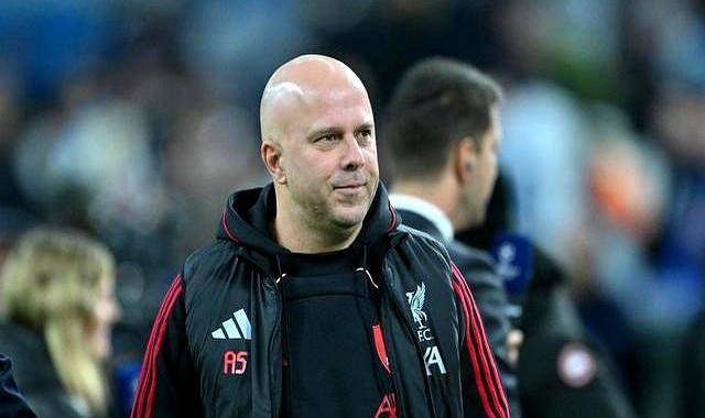 落后曼联5分！同期少拿21分！曝利物浦或炒掉斯洛特，阿隆索接手