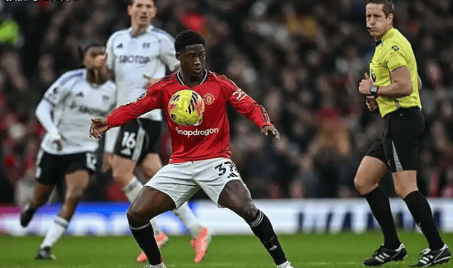 曼联英超3连胜＋坐稳联赛第4＋本赛季仅胜14场比赛！