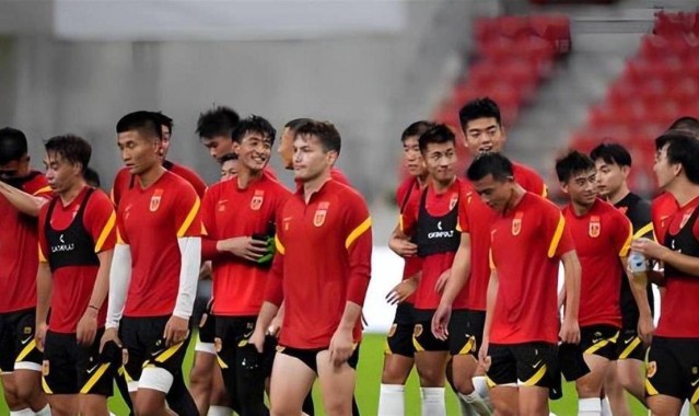 重大实锤！法兰克福扎堆官宣，5大国脚齐聚德甲，这次真的稳了